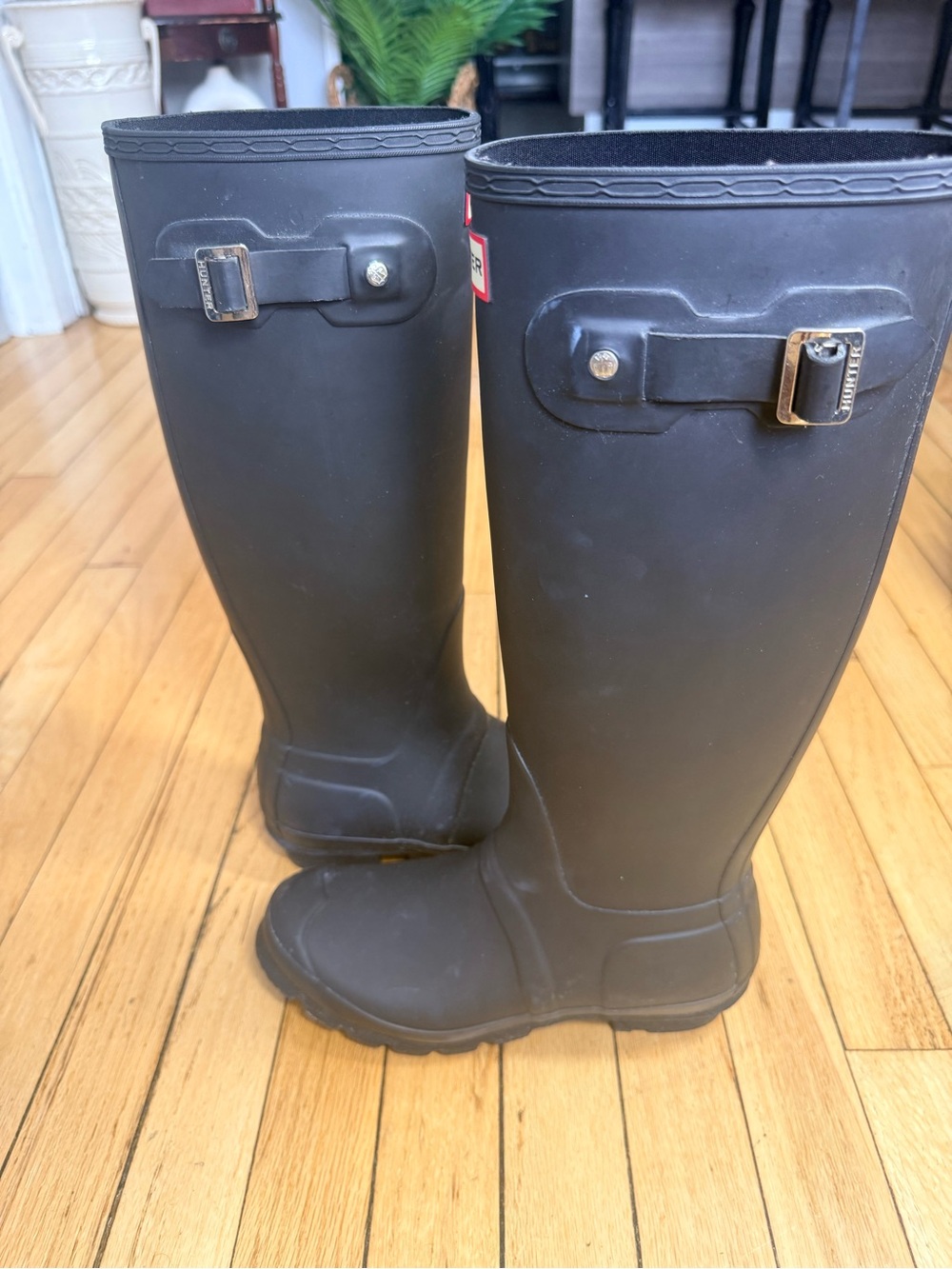 Hunter Original Tall rain boots in matte black. - Picture 2 of 11